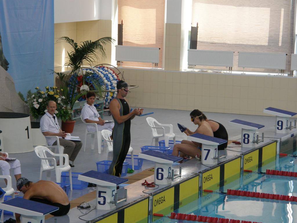 08-14  2008 г.  К старту на 6 дорожке готовится П.Кулаков. Чемпионат России. С.Петербург..JPG