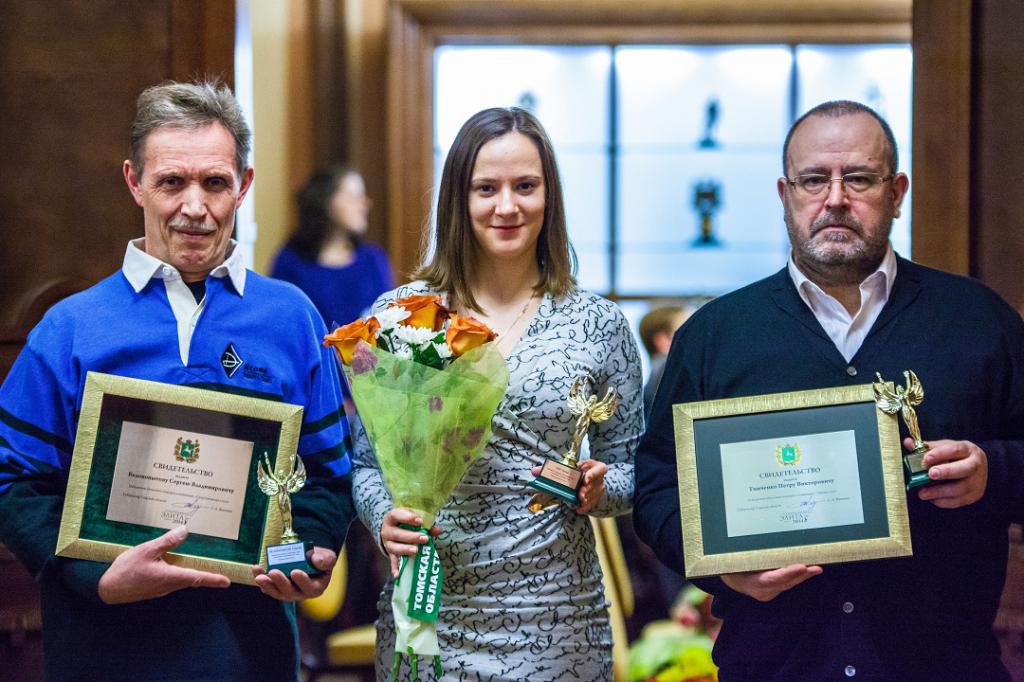 14-76 2014 победители губернаторского конкурса Спортивная элита 2014 Сергей Белокопытов, Анна Бер, Петр Тимченко. Томск.