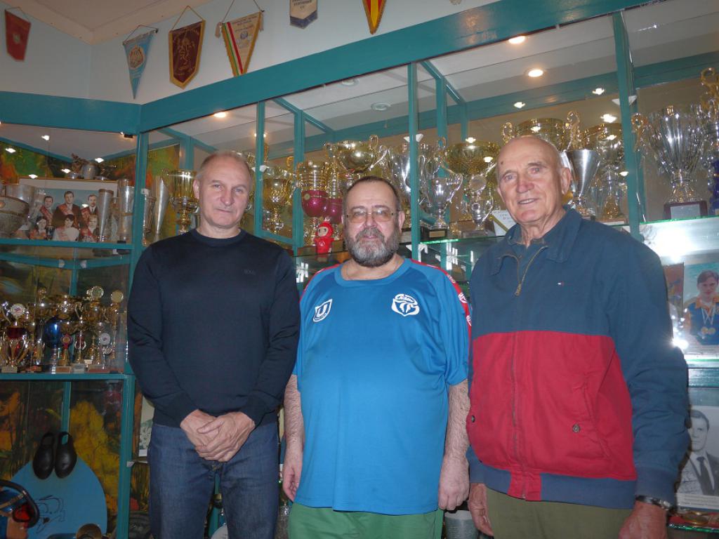 15-68 2015 А.Кочетков, П.Тимченко, Д.В.Кочетков,   музей клуба СКАТ ТГУ.JPG