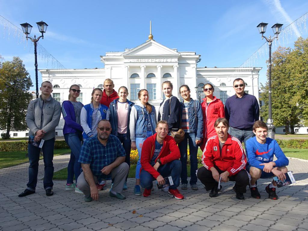 16-116 2016 команда Красноярска экскурсия в клуб СКАТ ТГУ Университетская Роща.JPG