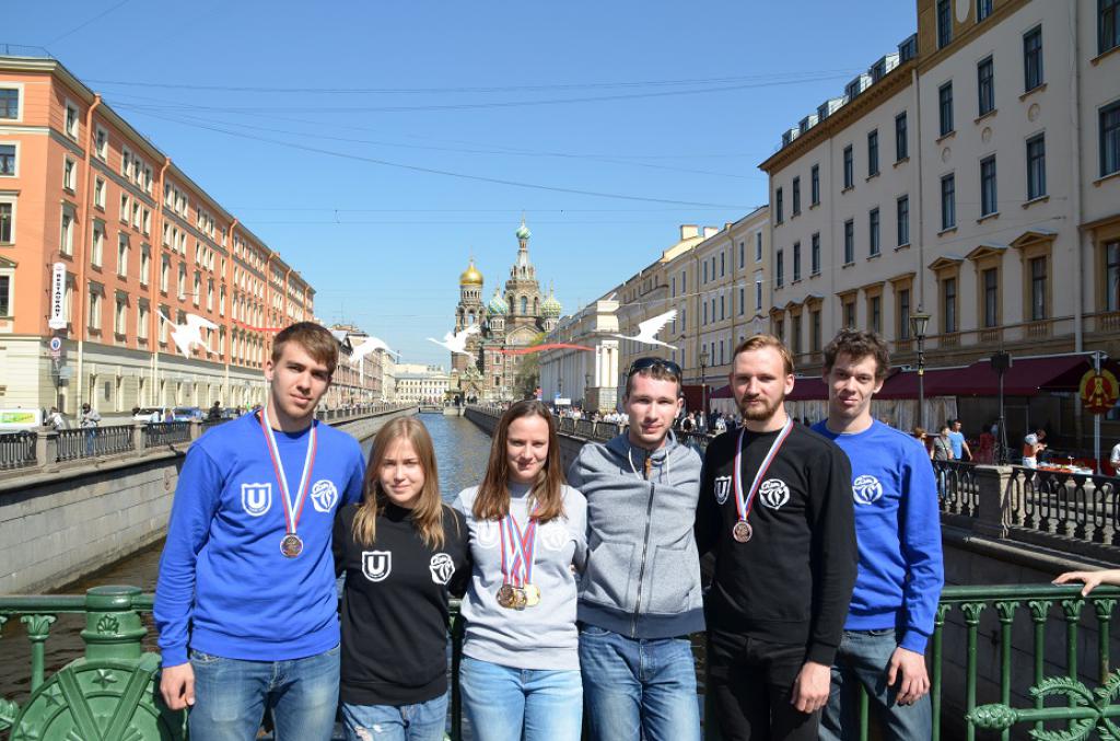16-44 2016 Дмитрий Костенко, Юлия Веселова, Анна Бер, Артем Миронов, Святослав Доценко и Владислав Грудинин чемпионат России С.-Петербург.JPG