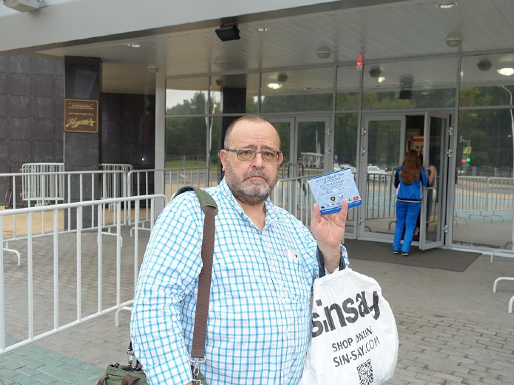 16-90 2016 Петр Тимченко раздобыл входной билет Кубок мира ЦВВС Звездный.JPG