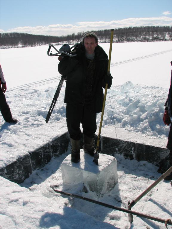 Перерыв. Юрьев Павел с пилой