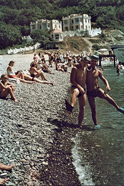 1959 г.  Пловцы-подводники В.Жданов и В.Титов. Геленджик, Чёрное море.